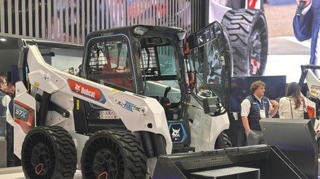 GPS 단 길이 10m 콤바인, 알아서 움직이며 곡물 수확