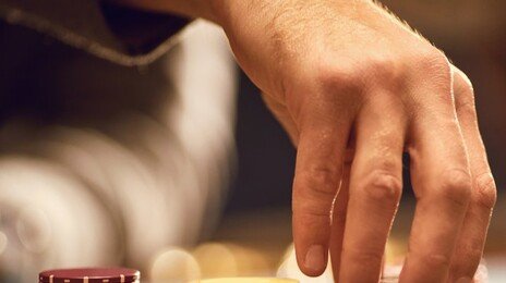 카지노로 눈 돌리는 ‘검은돈’… “수수료 35% 내도 코인보다 안전”