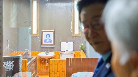 李 “우리만 살아남아 미안합니다”…박종철 열사 추모