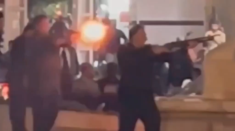 “시위대 얼굴에 조준사격” 외치고 전화 뚝…이란 2000명 사망설