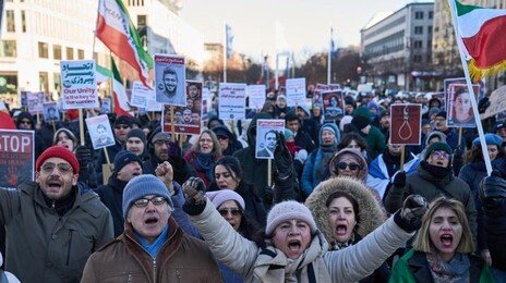 트럼프 “이란 상황, 시간별로 보고받아…이란서 어제 전화”