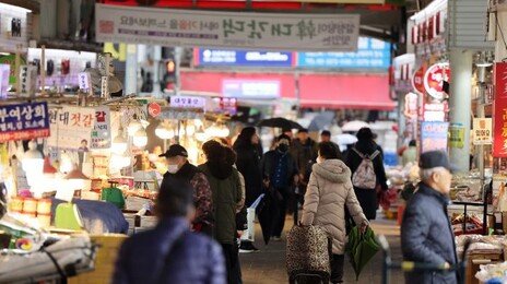 고물가·고환율에 소매유통업 위기감…백화점만 “성장 기대”