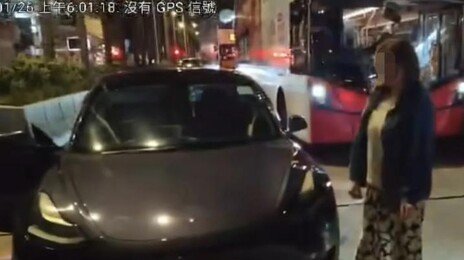 홍콩 도로서 차 가로막고 흉기 휘두른 러시아 여성 체포