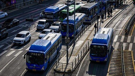 서울 시내버스 멈췄다…한파 속 출근대란 우려