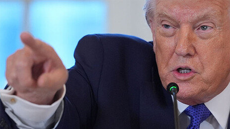 미사일 대신 관세폭탄 먼저 쏜 트럼프…“이란과 거래한 국가에 25% 부과”