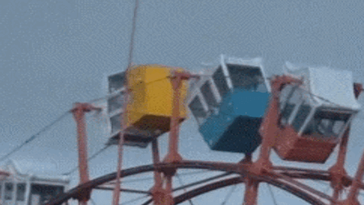 공포의 관람차…강풍에 요동치다가 360도 ‘휙’