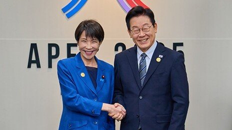 日총리, 숙소까지 찾아와 李대통령 ‘깜짝 영접’…정상회담 곧 시작