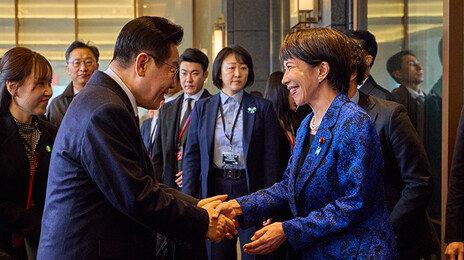 다카이치, 李대통령 숙소까지 찾아가 ‘깜짝 영접’