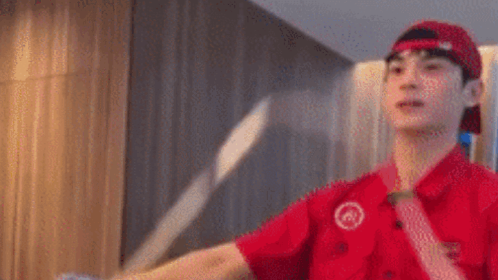 ‘차은우 군대간거 아닌가?’…‘훠궈집 차은우’ SNS서 난리