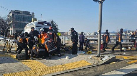 119구급차-덤프트럭 충돌…이송환자 사망, 소방관 중상