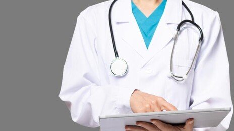 내년부터 ‘지역의사제’ 우선 적용에…“의대 문 넓어져” vs “불리한 조건 우려”