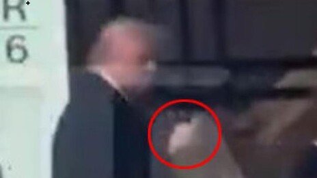 트럼프에 야유한 포드 직원 정직되자…후원금 12억원 몰려