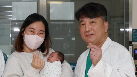 엄지만한 심장 다시 ‘쿵쿵’… 생후 8일만의 기적