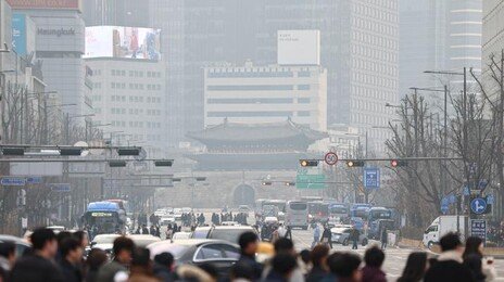 李 “중국발 미세먼지 걱정 안 해” 11일만에…‘관심’ 위기경보 발령