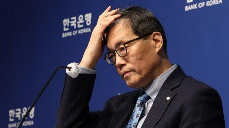 [사설]5연속 금리 동결… ‘K자 성장과 집값’ 진퇴양난 한국경제