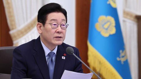 李, ‘北에 저자세’ 野비판에 “별 이유 없는 전쟁불사는 잘못”