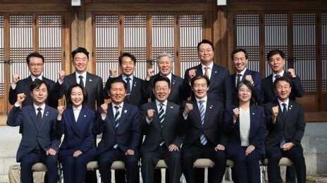 李, 여야 지도부와 오찬서 “필버때문에 법안 처리 어려워 걱정”