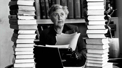 ‘추리소설 여왕’ 노트엔 온갖 독극물 목록이…