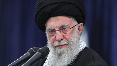 트럼프 “하메네이는 병든 인물…새 지도자 찾아야”