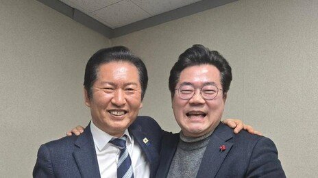 정청래-박찬대, 전대 다섯달만에 심야회동…서로에게 ‘화해의 손길’ 해석