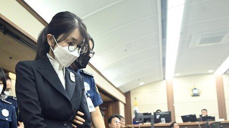 김건희 여사 28일 첫 1심…尹부부 나란히 유죄 선고받을까