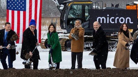 “美 파운드리-패키징 공장 짓고 있는데 메모리까지” 삼성-SK 난감