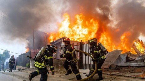 칠레 남부 대형산불 확산에 최소 18명 사망…5만여명 대피