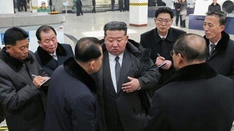 김정은, 공장 준공식서 부총리 전격 해임 “그모양 그꼴밖에 안돼”