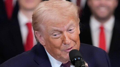 美 30년 반도체 손놓더니 이제서야…“美 공장 지어라” “관세 내라”