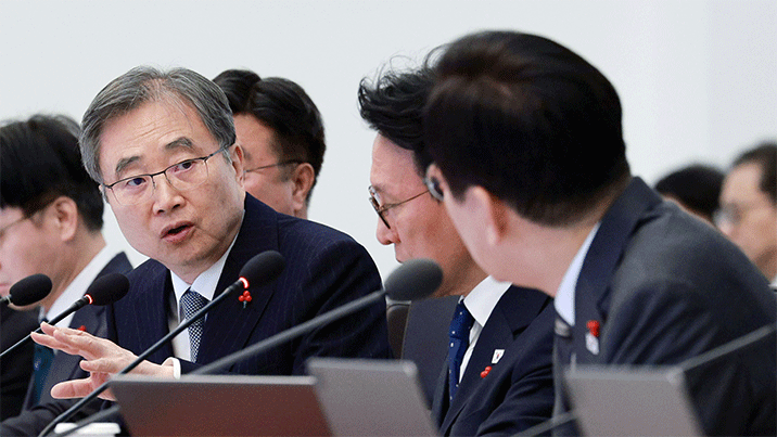 李 “그걸 혼자 꿀꺽 삼키면 어떡합니까”…조현 외교장관 질책 왜?