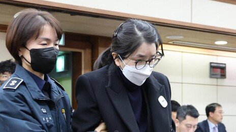 “어좌 앉고 종묘서 사적 차담회”…국가유산청, 김건희 경찰 고발