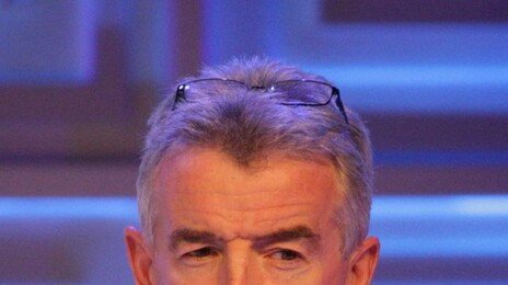 머스크, 라이언에어 CEO와 설전 벌이다 “라이언에어 인수할까?”