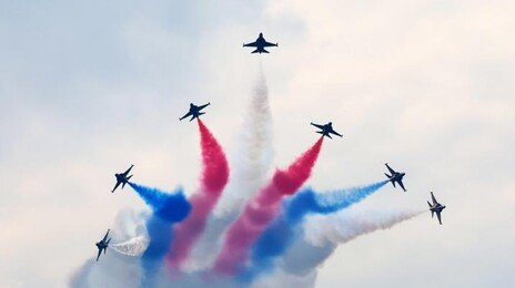 공군 블랙이글스, 최초로 日 군기지서 중간 급유…군사협력 속도