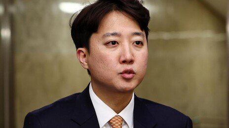 이준석 “정부 관계자들, 5월 9일 전까지 집 팔 건가”