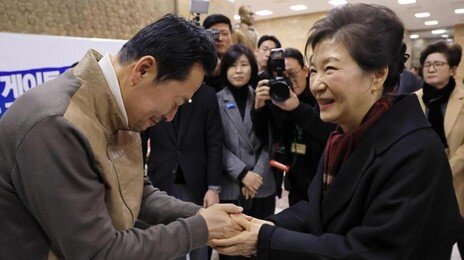 박근혜 “훗날 위해 단식 멈춰야”… 울먹인 장동혁 “그렇게 하겠다”