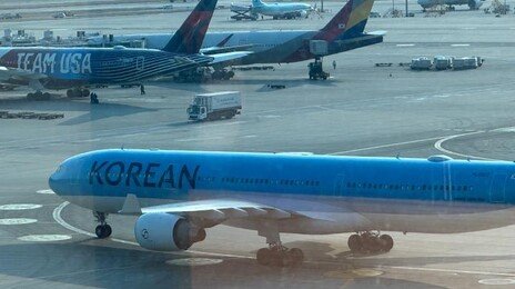 ‘캄보디아 스캠범죄’ 피의자 73명 압송…기내서 체포영장 집행