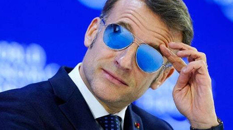 트럼프가 조롱한 마크롱 선글라스, 홍보 효과 ‘톡톡’