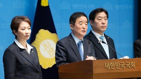 정청래 ‘조국당 합당’ 제안에, “독단” 친명 반발 확산