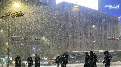 화성 5.7㎝, 광명 5.4㎝…경기남부 등 밤사이 눈 ‘빙판길 주의’