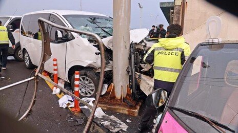 ‘제주 우도 14명 사상’ 운전자 구속…돌진 사고 두달만에