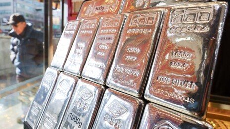 5000달러 육박한 금-100달러 넘은 은…최고가 뚫고 더 오르나