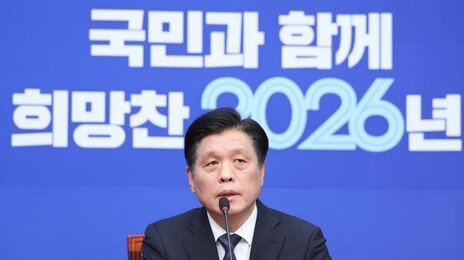 민주 “지분 논의 있을 수 없어” vs 조국 “당 독자적 DNA 확대돼야”