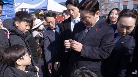 초등생에 두쫀쿠 받은 李 “두바이에서 온 건가?”