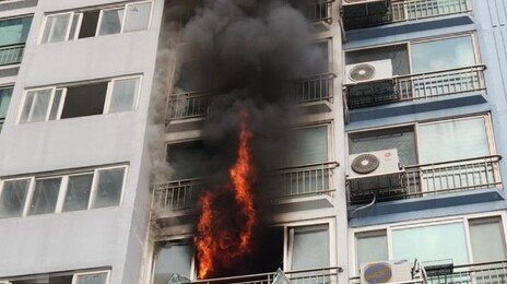 완주군 아파트 5층서 화재…인명피해 없어