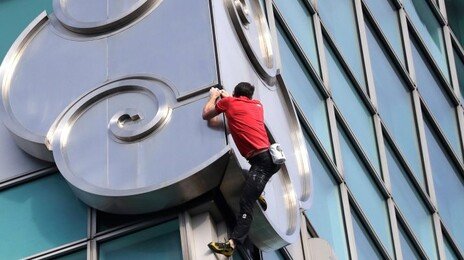 ‘스파이더맨’ 호놀드, 대만 101층 빌딩 맨손 등반 성공