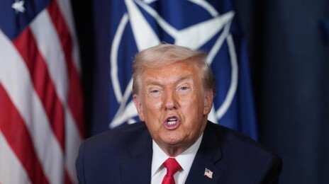 트럼프 “하마스, 이젠 무장 해제해야”…가자 통치 전환 시험대