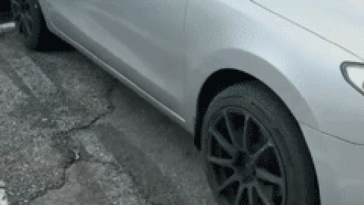 “차 대지마” 주차장 바닥에 본드로 돌 붙인 황당 주민