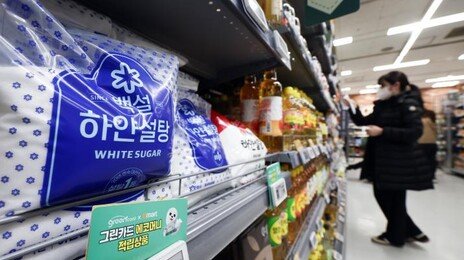 李 ‘설탕 부담금 논의’ 띄우자…식품업계 “저소득층 부담 더 커져”