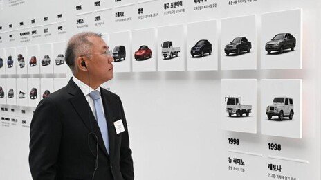 역대 최대 매출 현대차, 美관세에 4분기 영업익 40% 뚝