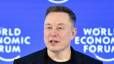 머스크의 초강수 “전기차 모델 S-X 접고 로봇-자율주행 집중”